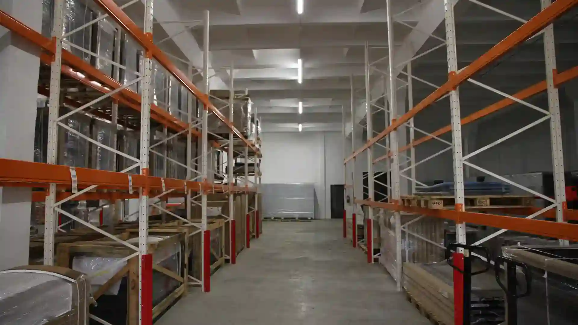 <span>60000</span> produse