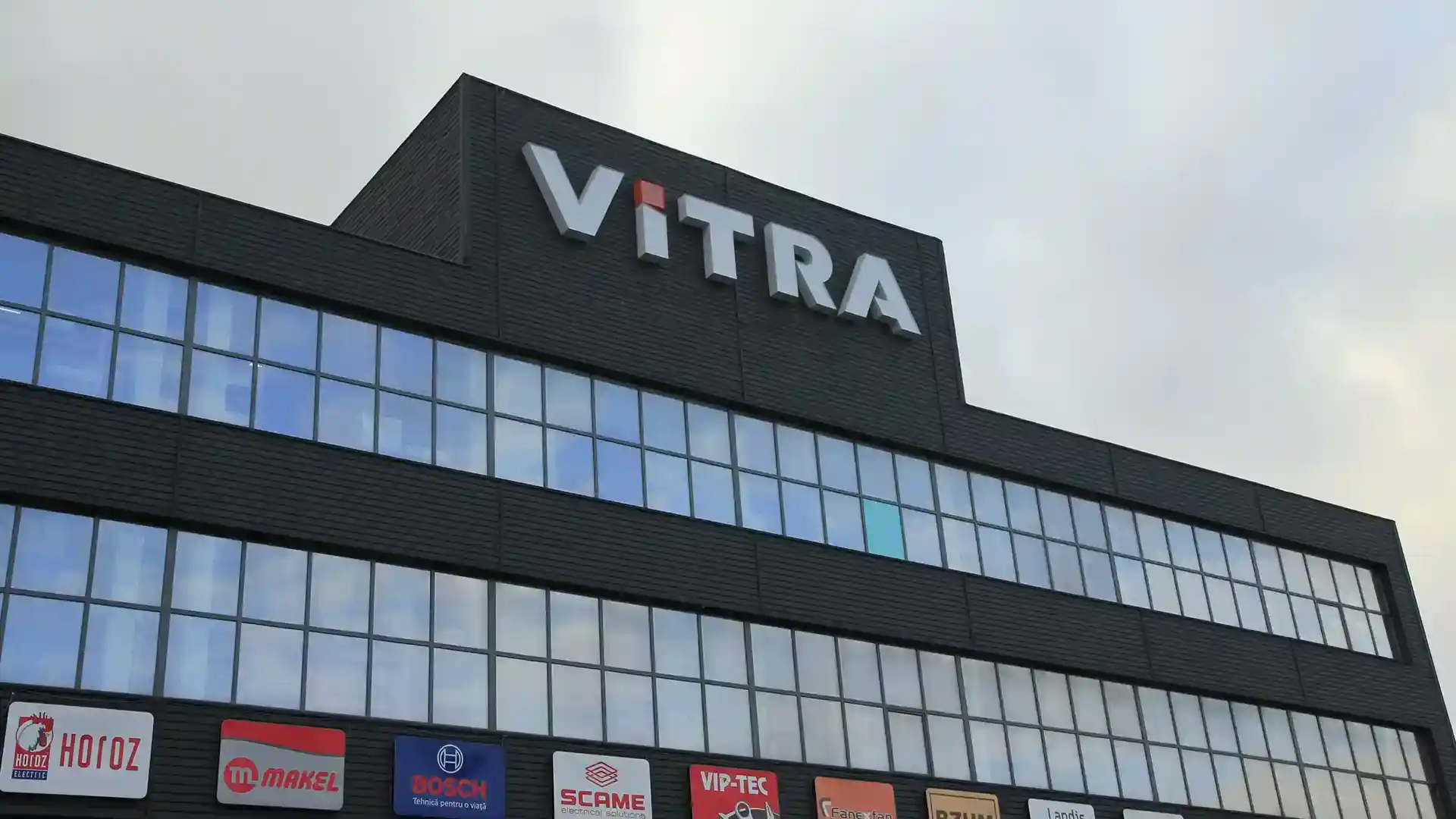 <span>16 ani</span> de activitate